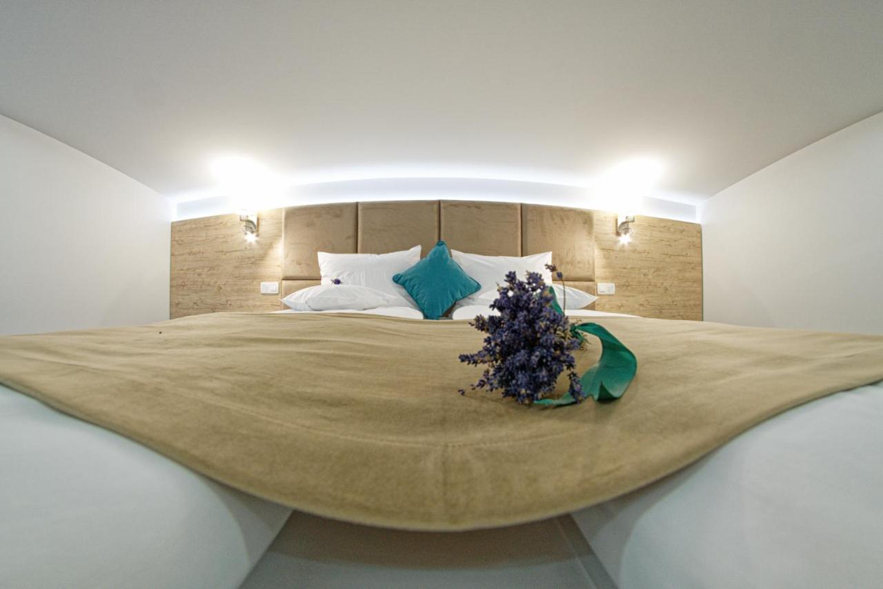 Aquarius Boutique Hotel Campulung Moldovenesc Luaran gambar