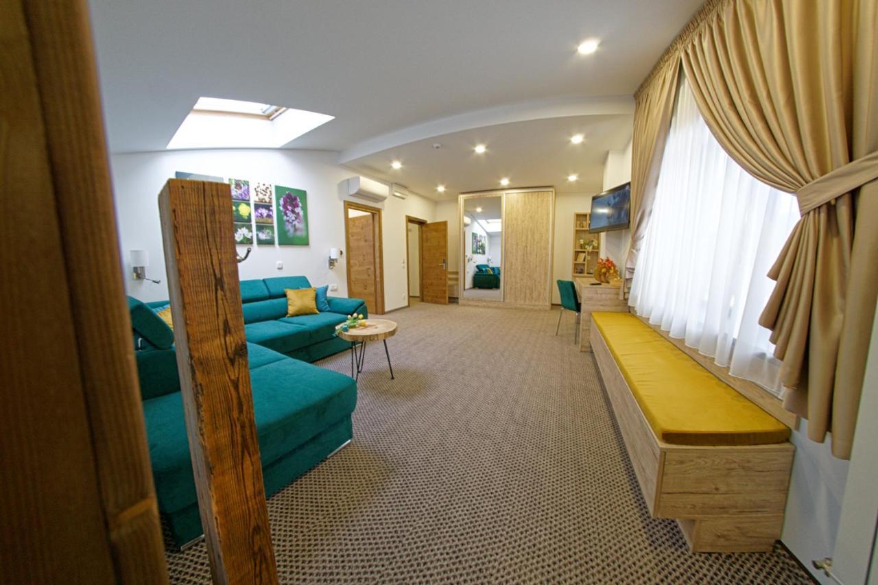 Aquarius Boutique Hotel Campulung Moldovenesc Luaran gambar