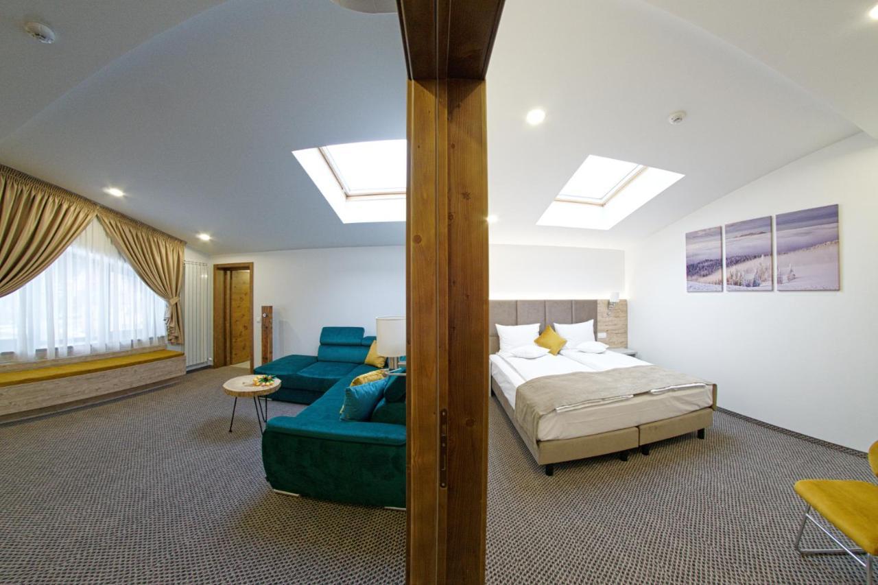 Aquarius Boutique Hotel Campulung Moldovenesc Luaran gambar