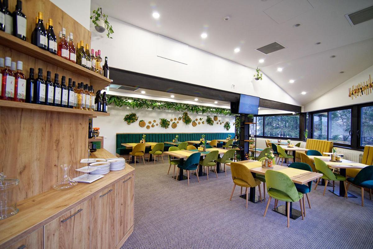 Aquarius Boutique Hotel Campulung Moldovenesc Luaran gambar