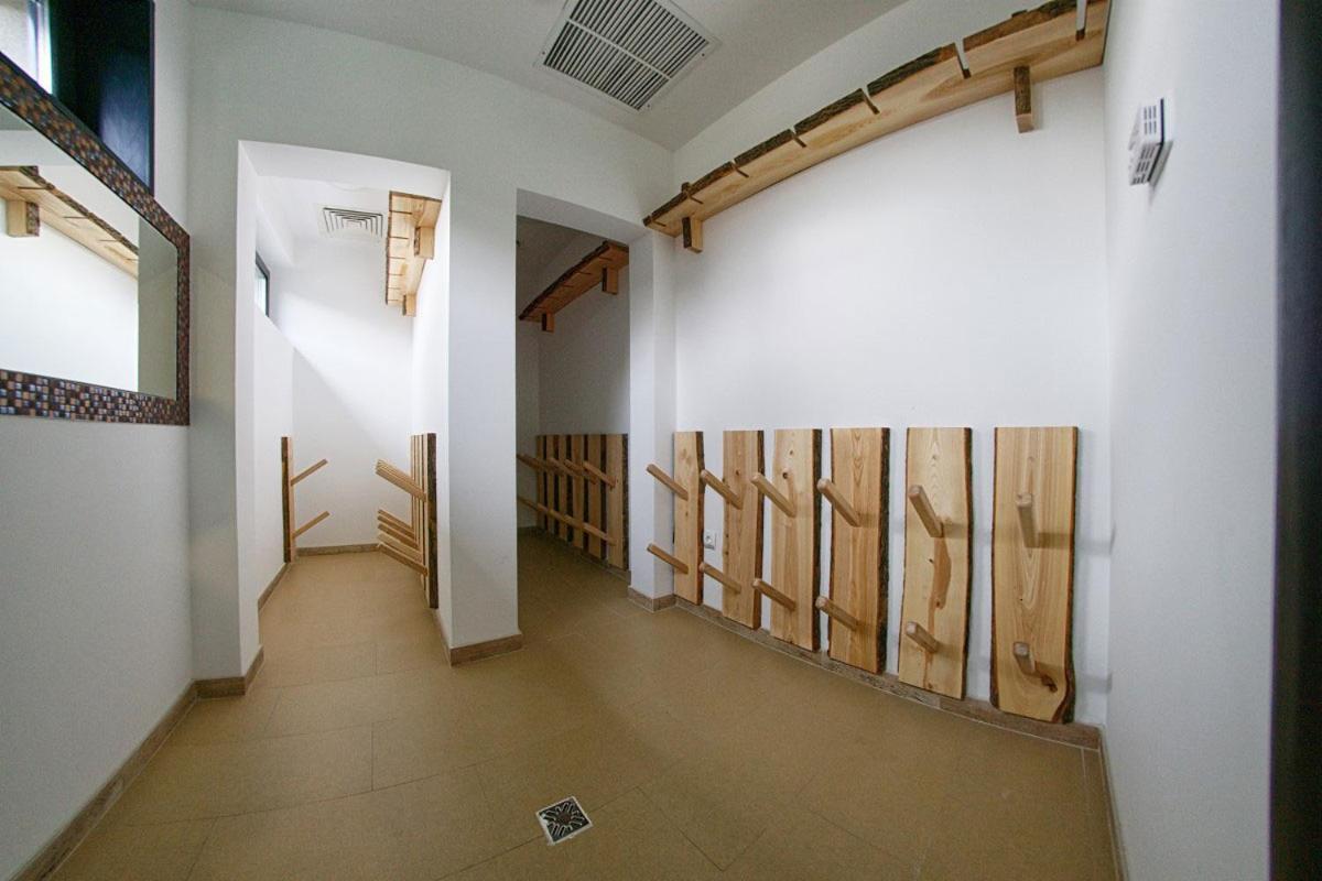 Aquarius Boutique Hotel Campulung Moldovenesc Luaran gambar