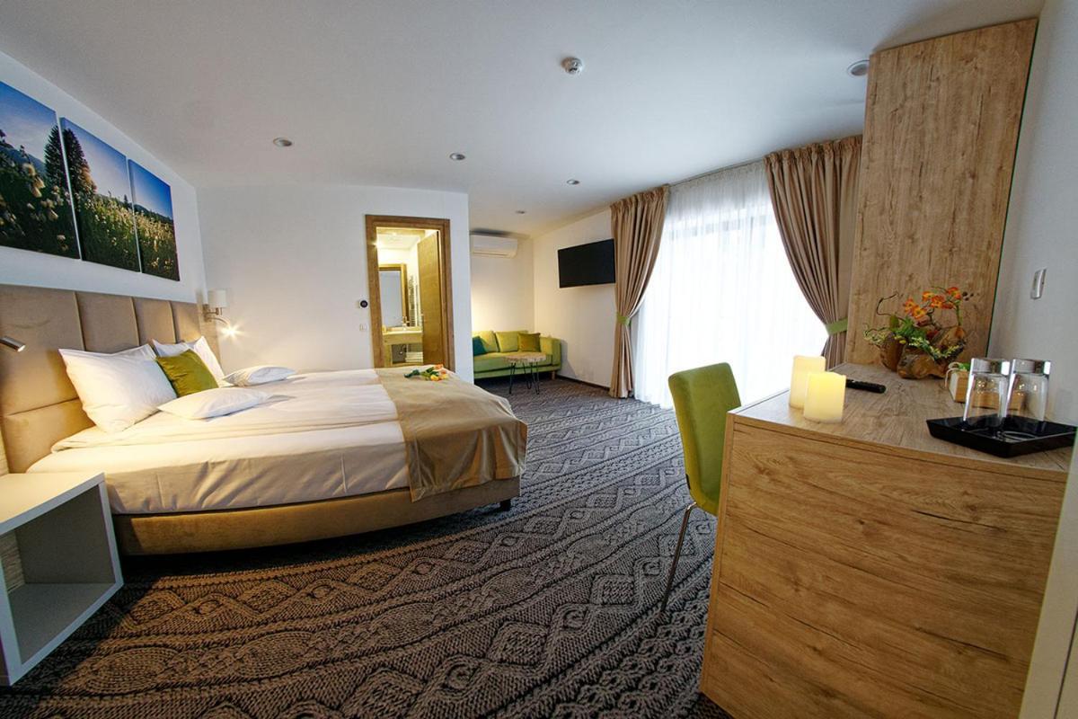 Aquarius Boutique Hotel Campulung Moldovenesc Luaran gambar