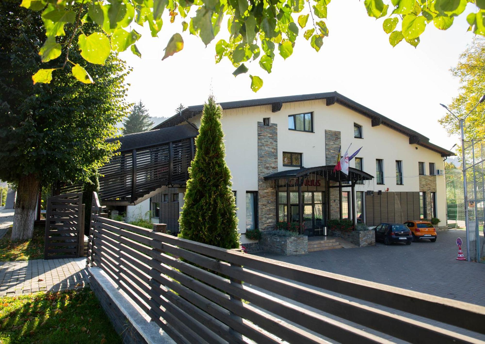 Aquarius Boutique Hotel Campulung Moldovenesc Luaran gambar