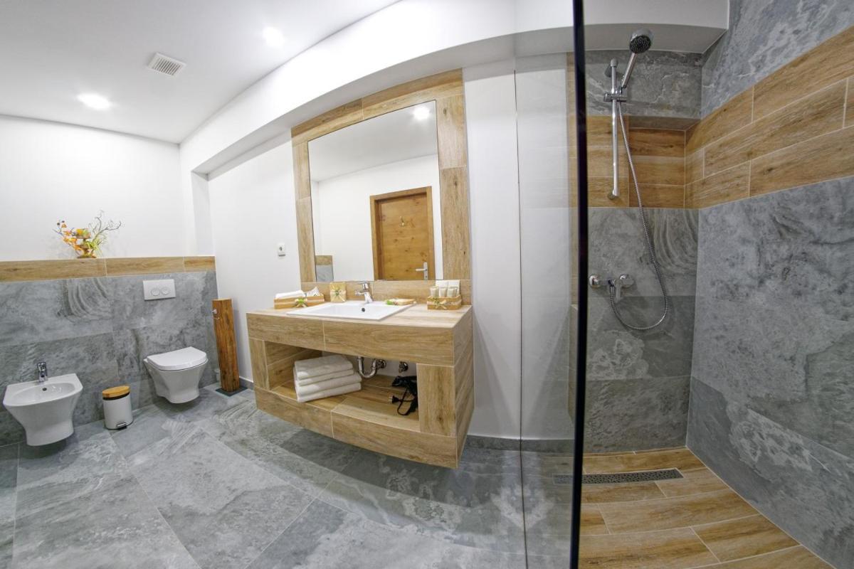 Aquarius Boutique Hotel Campulung Moldovenesc Bilik gambar
